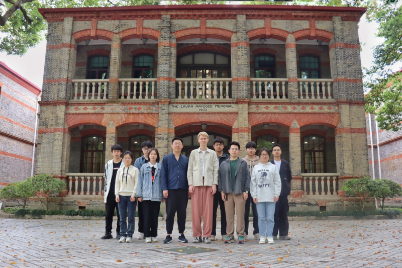 Научная группа профессора He Huang в университете Сучжоу. Фото из личного архива собеседника.
