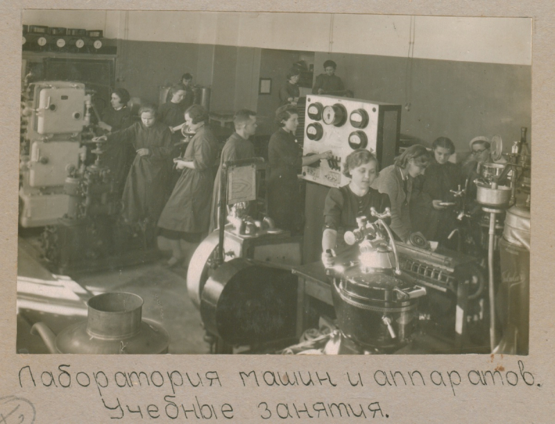 A class at the lab of equipment and machines, the Leningrad Chemical and Technology Institute of Dairy Processing. Photo courtesy of ITMO’s Historical Museum
