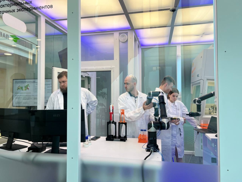 The presentation of the new lab at the Almazov National Medical Research Centre. Photo courtesy of ITMO’s Infochemistry Scientific Center

