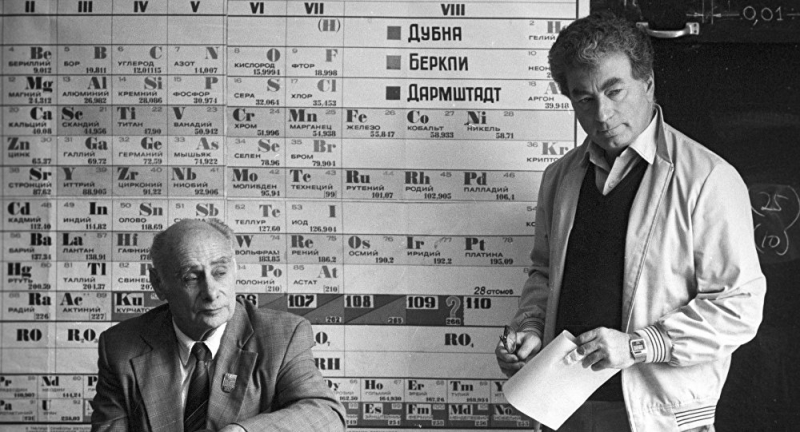 Yuri Oganessian (on the right). Credit: ru.armeniasputnik.am