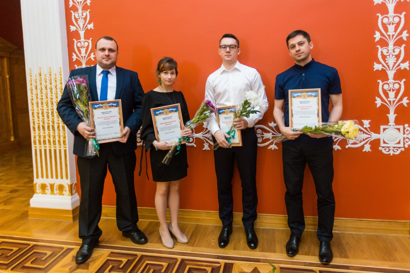 Researchers from ITMO receiving their Presidential Grant